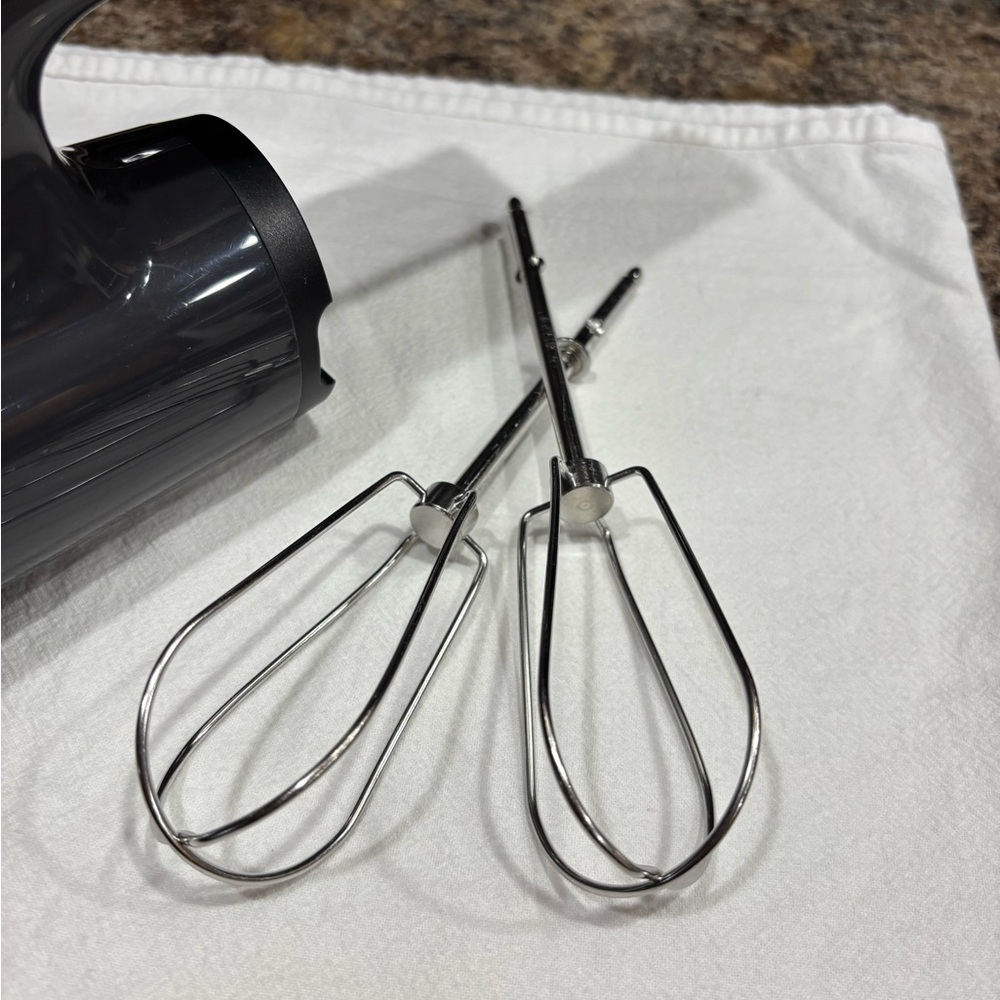 The Pampered Chef- **Replacement** Flex+ Hand Mixer Attachment w/beaters - Picture 6 of 12
